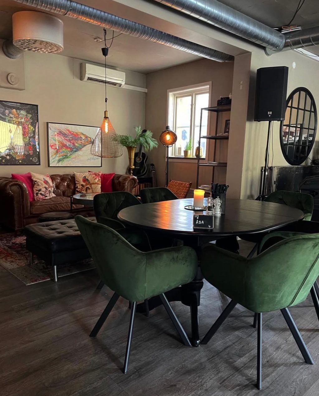 Instagram post from gardscafeet. This post is in position 0.